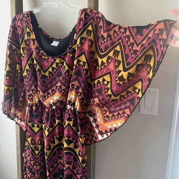 Colorful dress with band at waist - Picture 2 of 5